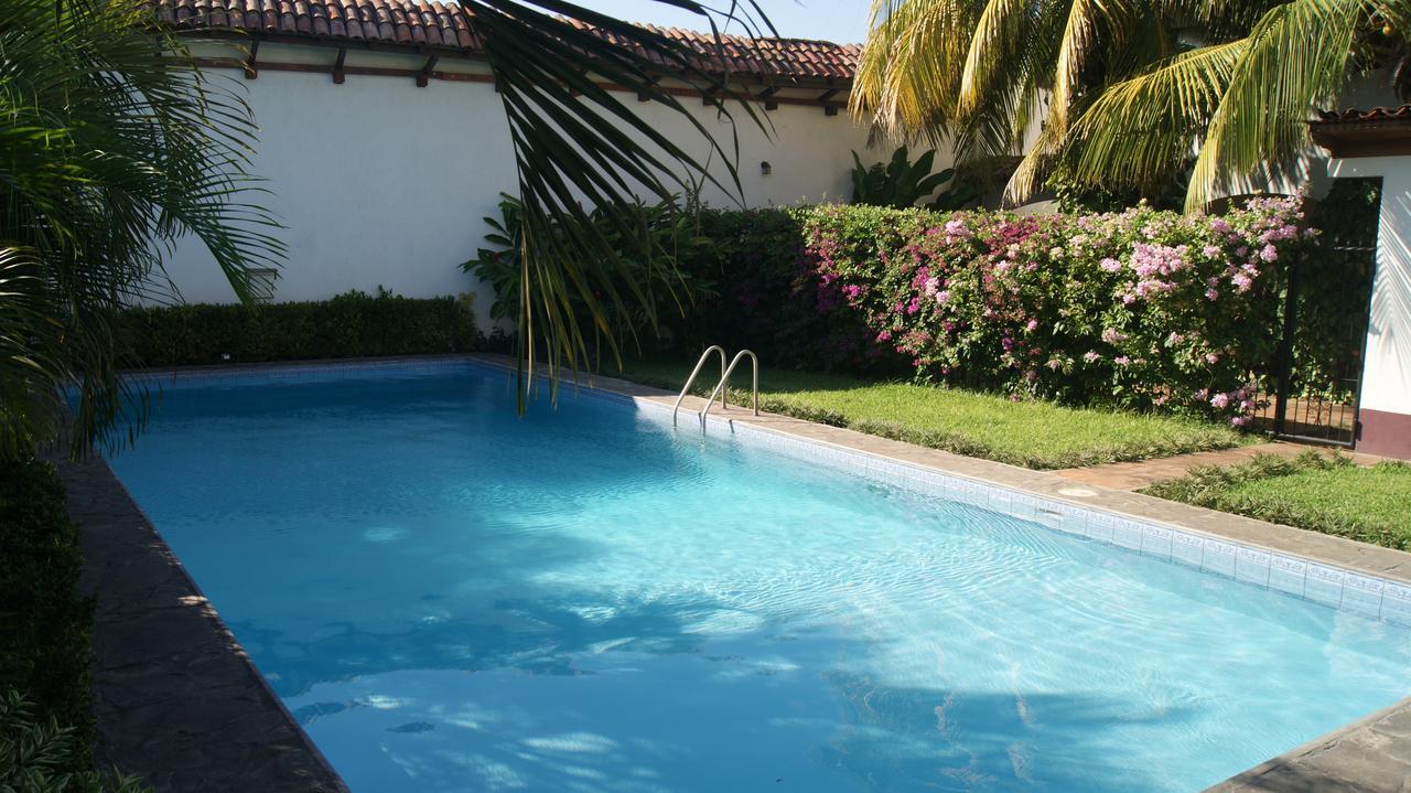 Hotel Cacique Adiact León Exteriör bild